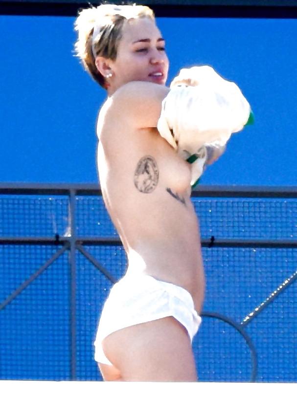 11P MILEY CYRUS TOPLESS 