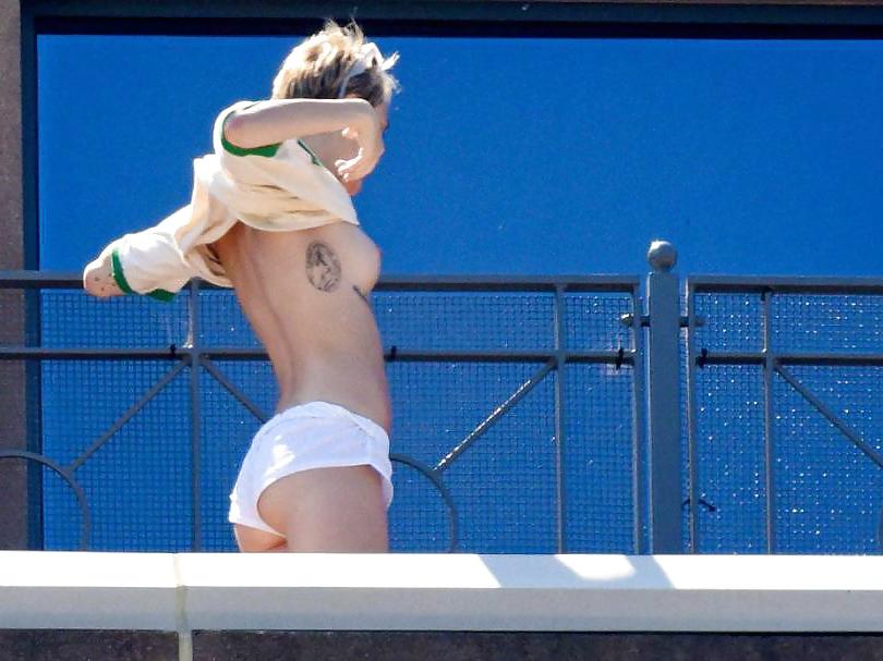 11P MILEY CYRUS TOPLESS 