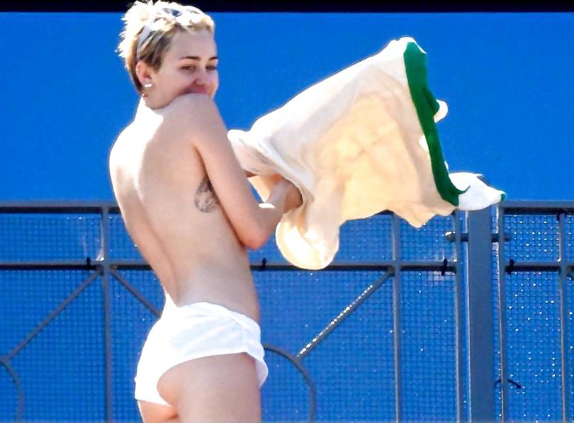 11P MILEY CYRUS TOPLESS 