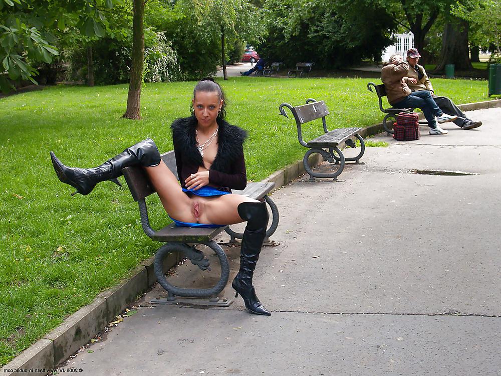 25P British girl nude in public (Camaster)