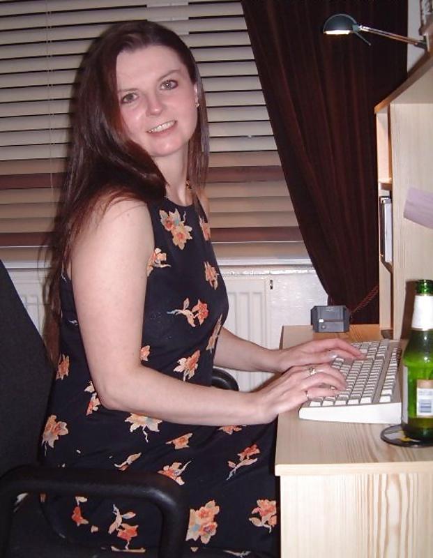 20P Amateur is doing her black dildo
