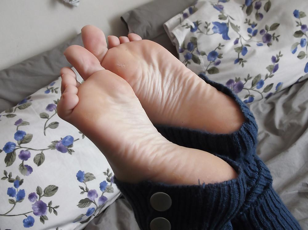 25P FEET FEET FEET AND MORE