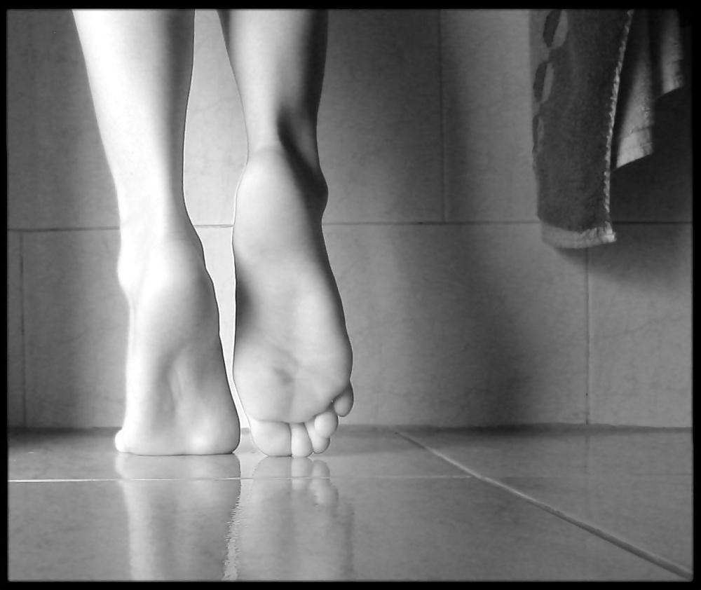 25P FEET FEET FEET AND MORE