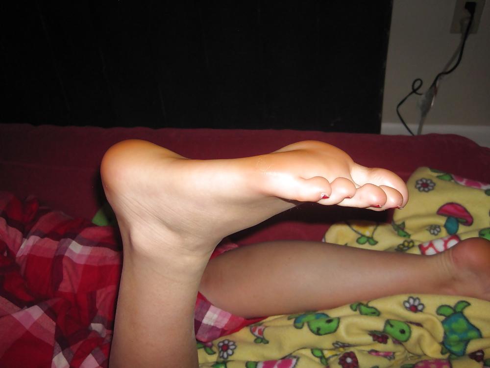 25P FEET FEET FEET AND MORE