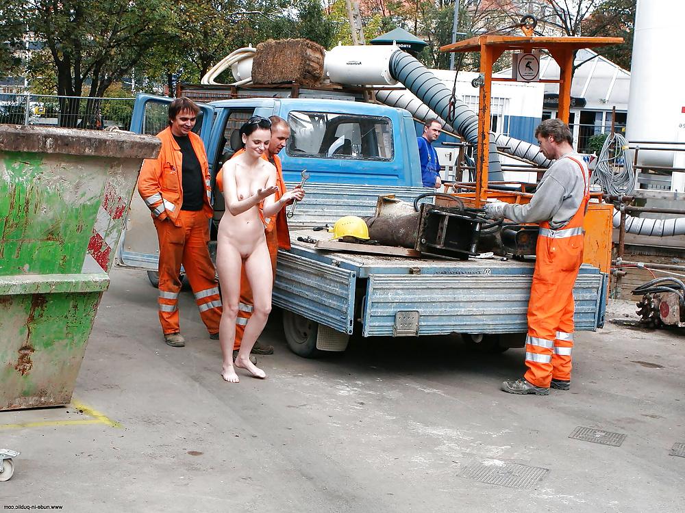 25P Girls Naked in Public