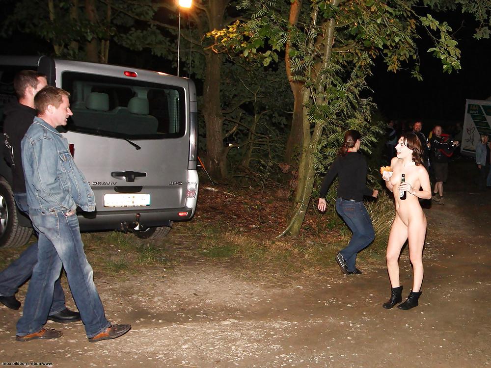 25P Girls Naked in Public