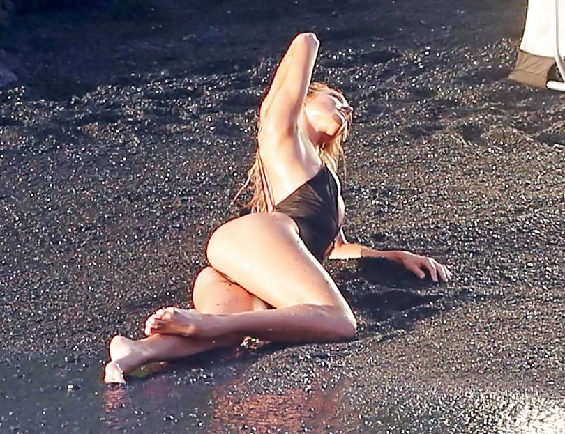 25P CANDICE SWANEPOEL TOPLESS