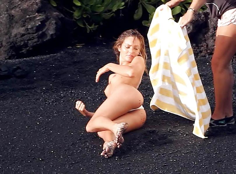 25P CANDICE SWANEPOEL TOPLESS