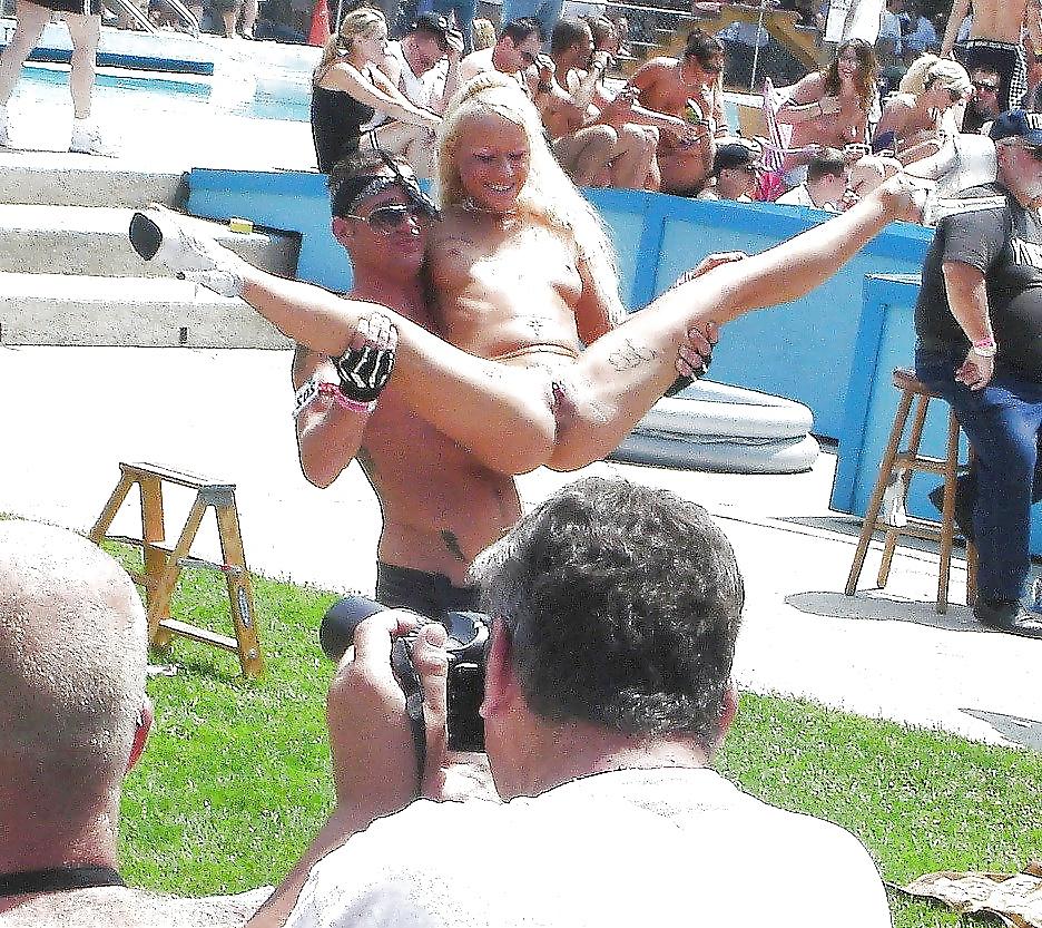 18P Wide and Open in Public -218-