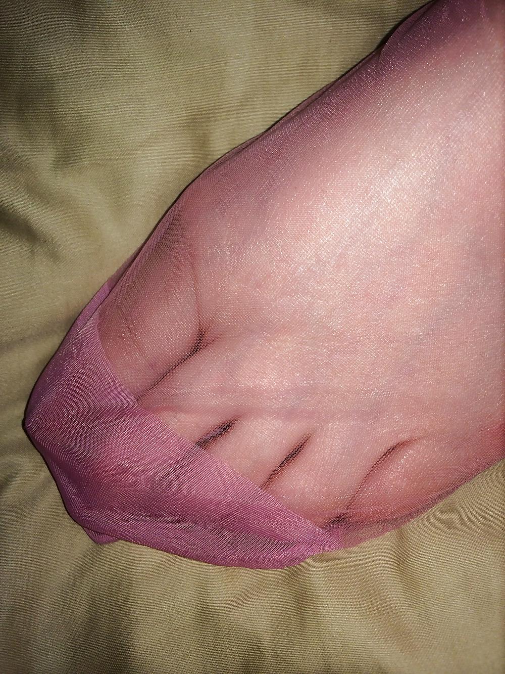 25P Wifes sexy nylon feet