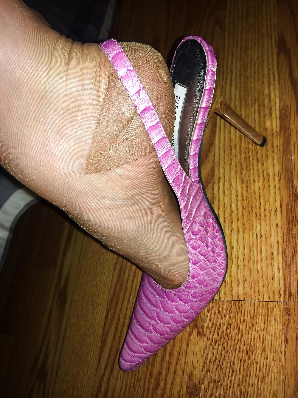 25P Wifes sexy nylon feet
