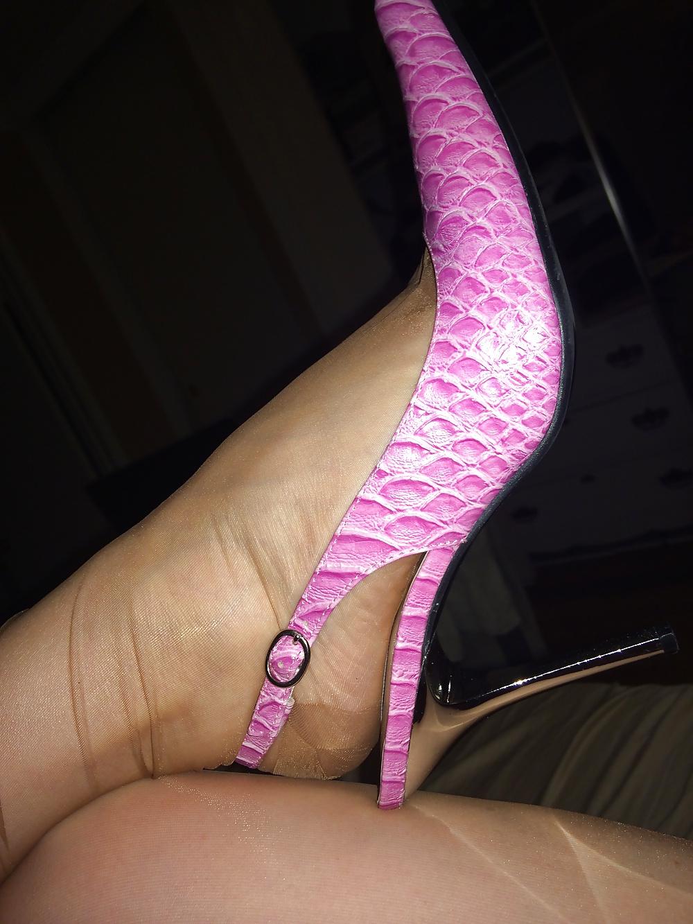 25P Wifes sexy nylon feet