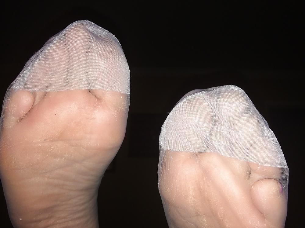 25P Wifes sexy nylon feet