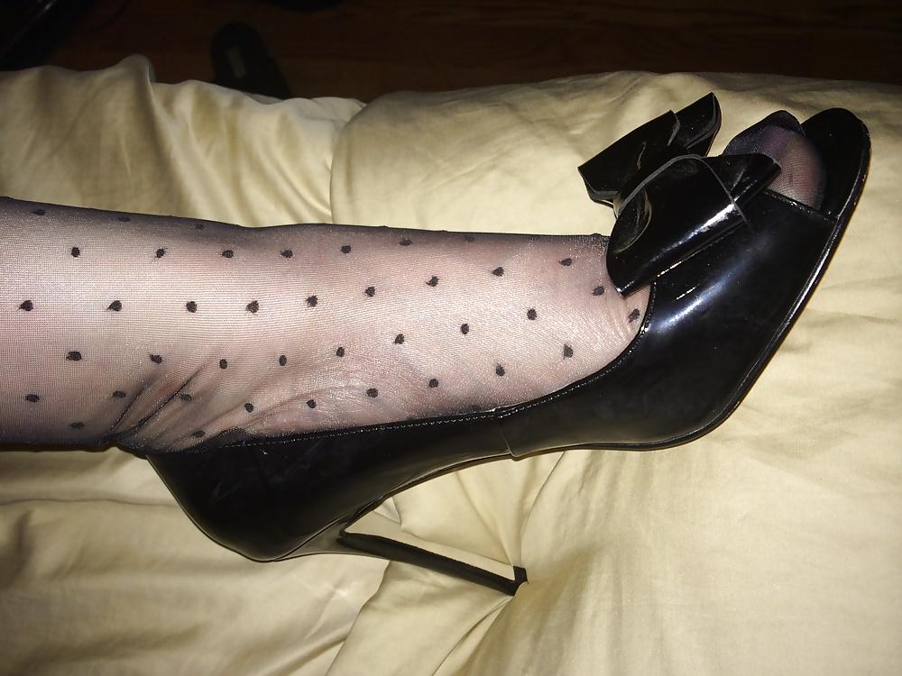 25P Wifes sexy nylon feet