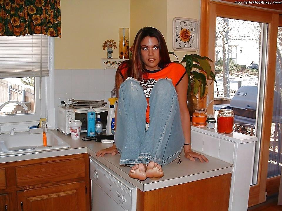 25P Sexy Lexi Feet Stinks So Bad I Love It 