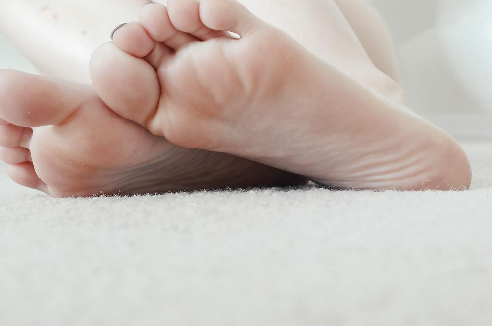 25P All kinds of hot female feet