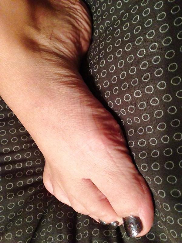 25P Sarah Diavola Stinky ass Funky ass Vinegar Smelling Feet 