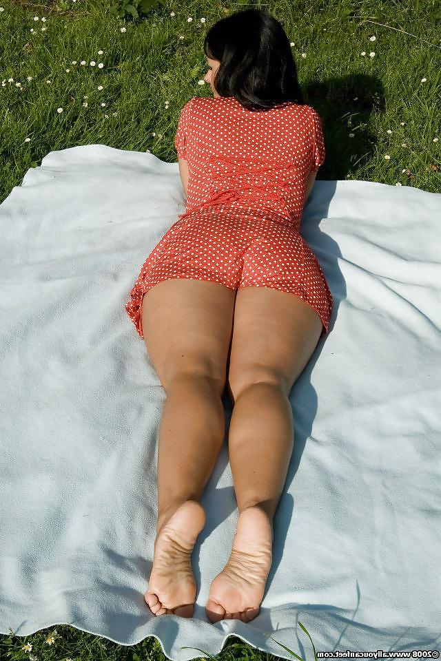 25P Esperzana Meaty Ass Feet 