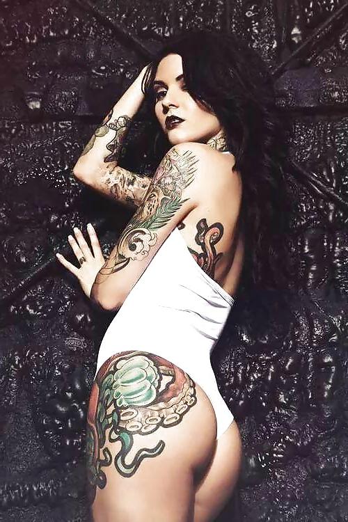 25P Tattoed girls art pics X