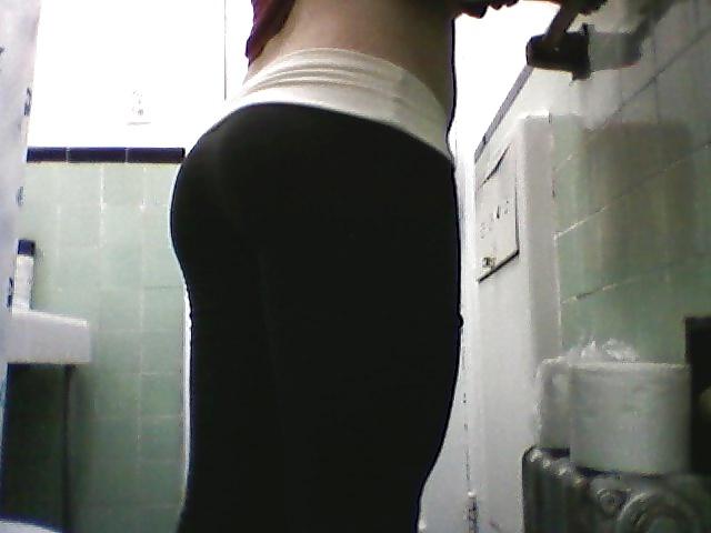 7P Curvy CD in gym pants