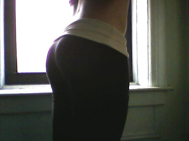 7P Curvy CD in gym pants