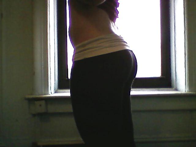 7P Curvy CD in gym pants