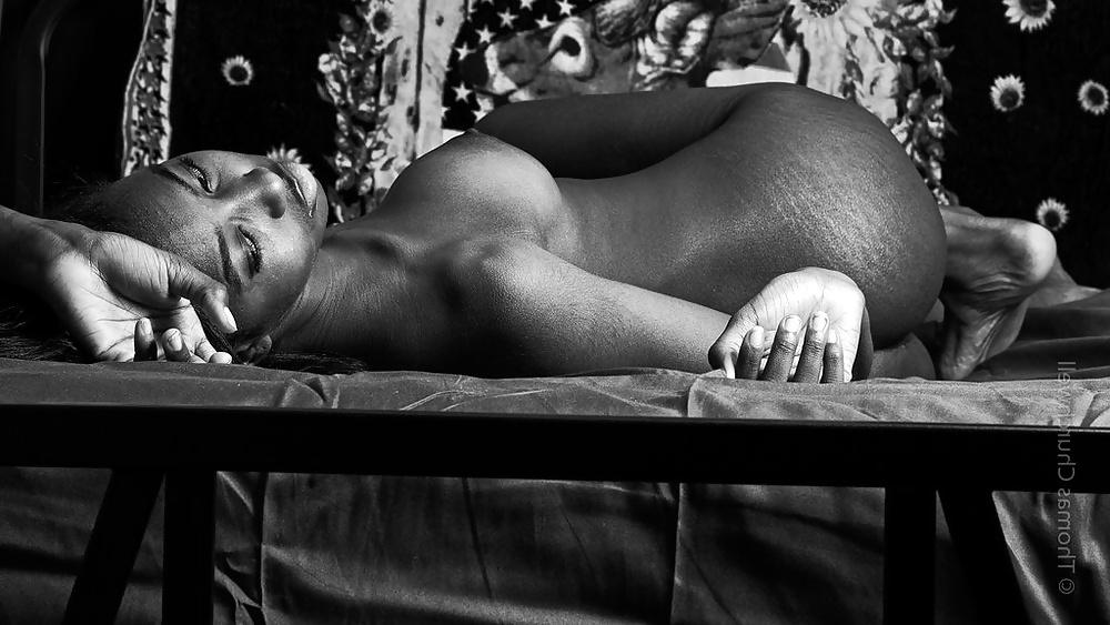 25P Ebony art pics XVIII