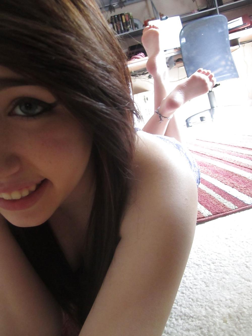 25P Sweet Teen Feet By RoNiN