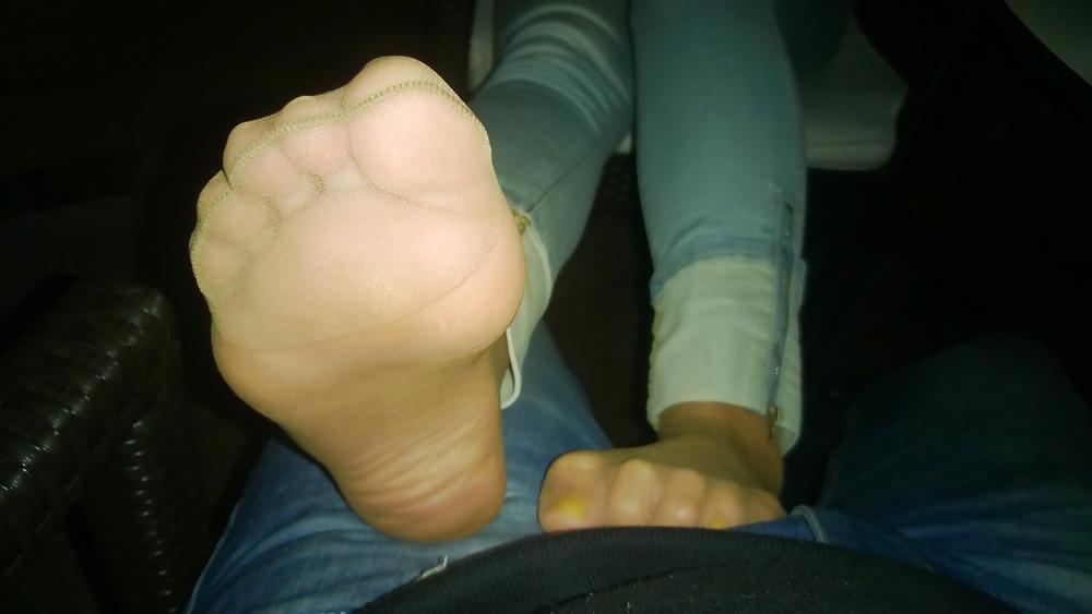 25P Yellow toes feet soles cum