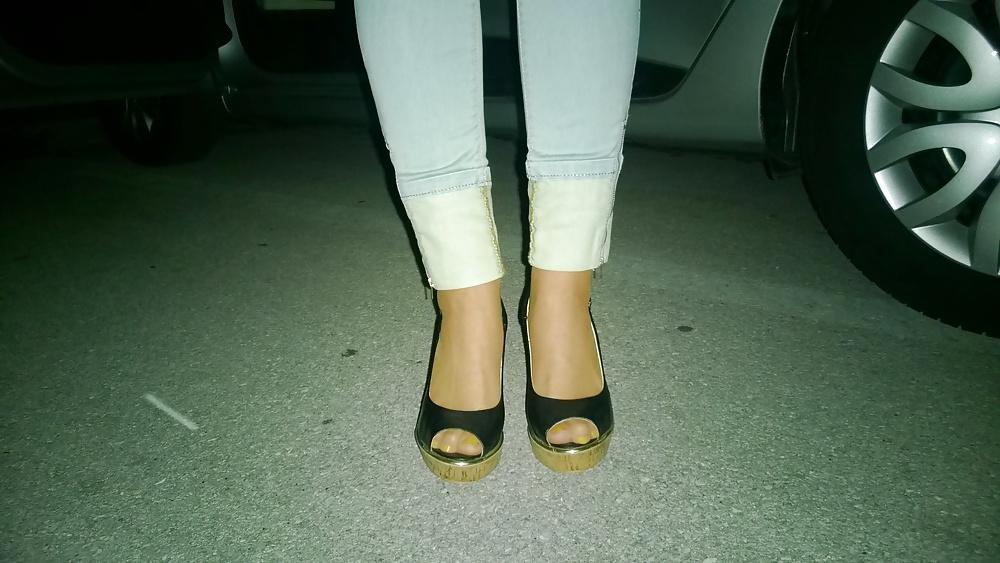 25P Yellow toes feet soles cum