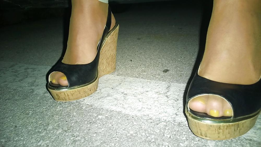 25P Yellow toes feet soles cum