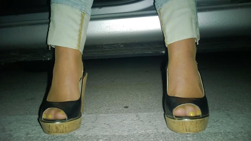 25P Yellow toes feet soles cum