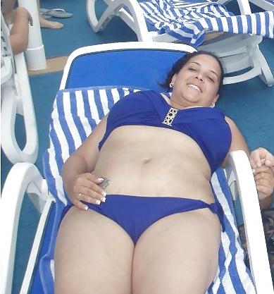 7P Sexy chubby bitch with great tits