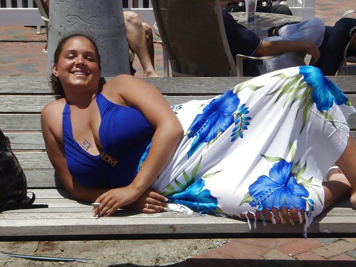 7P Sexy chubby bitch with great tits