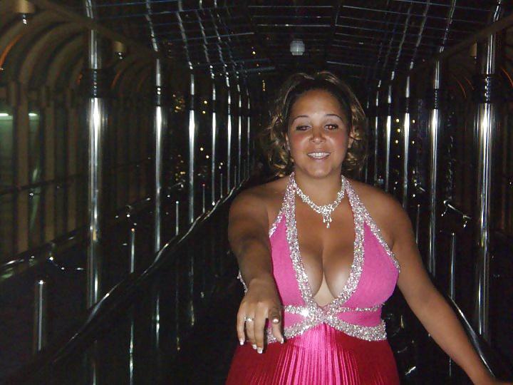 7P Sexy chubby bitch with great tits