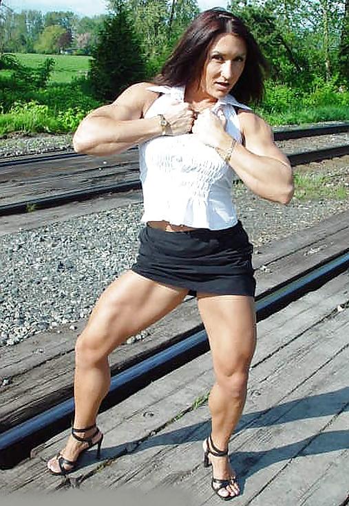 11P Sexy Autumn  - female muscles