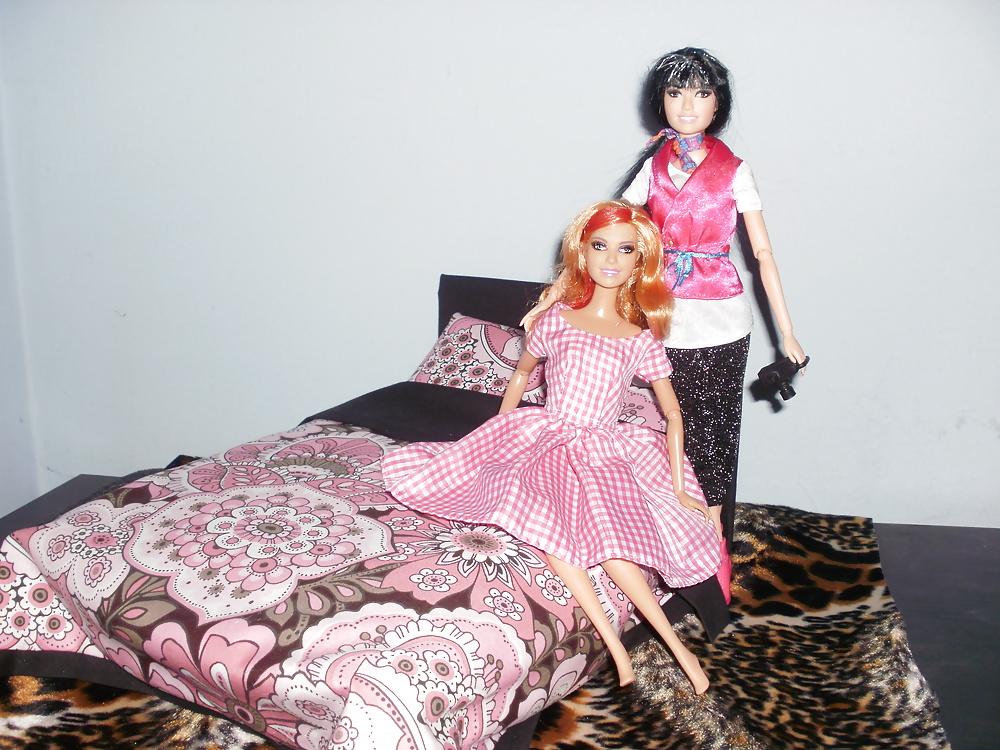 24P Barbie & friends play