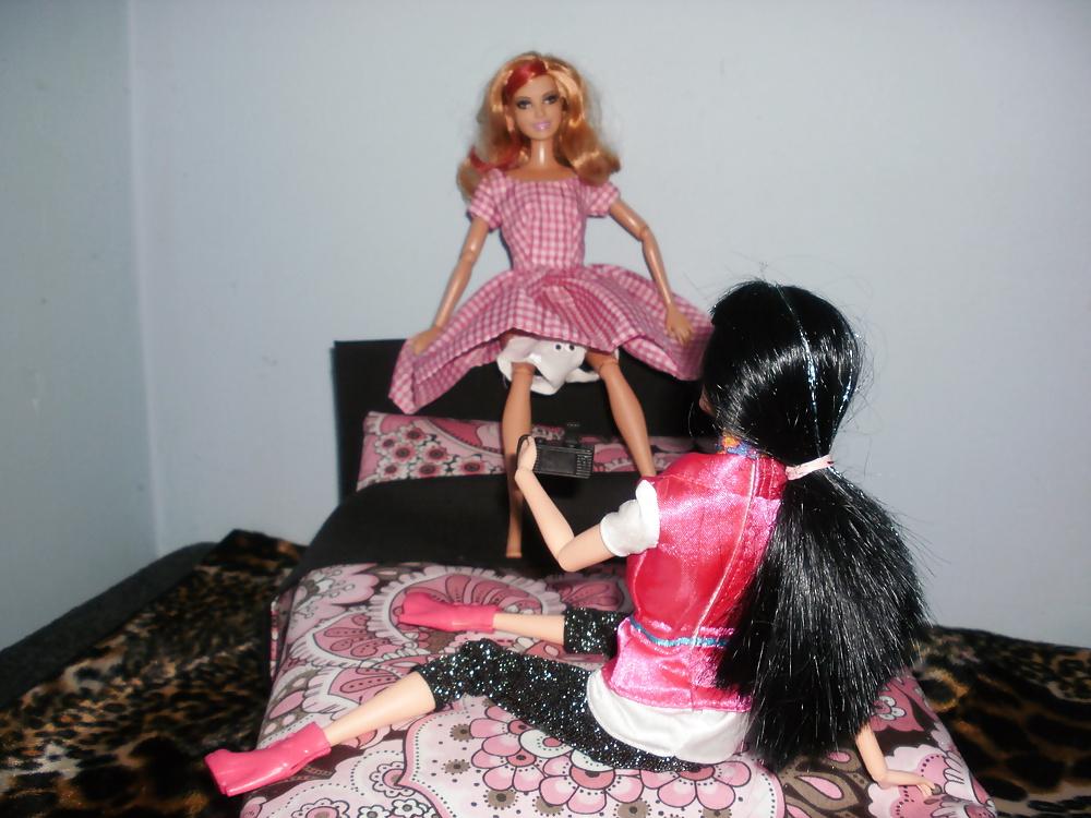 24P Barbie & friends play