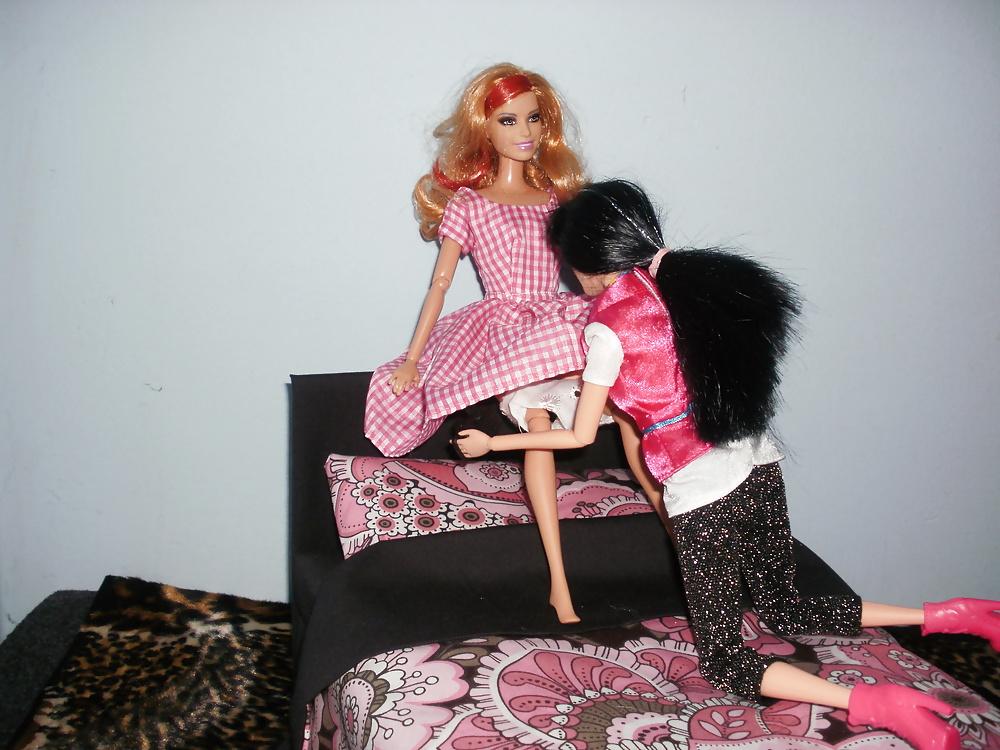 24P Barbie & friends play