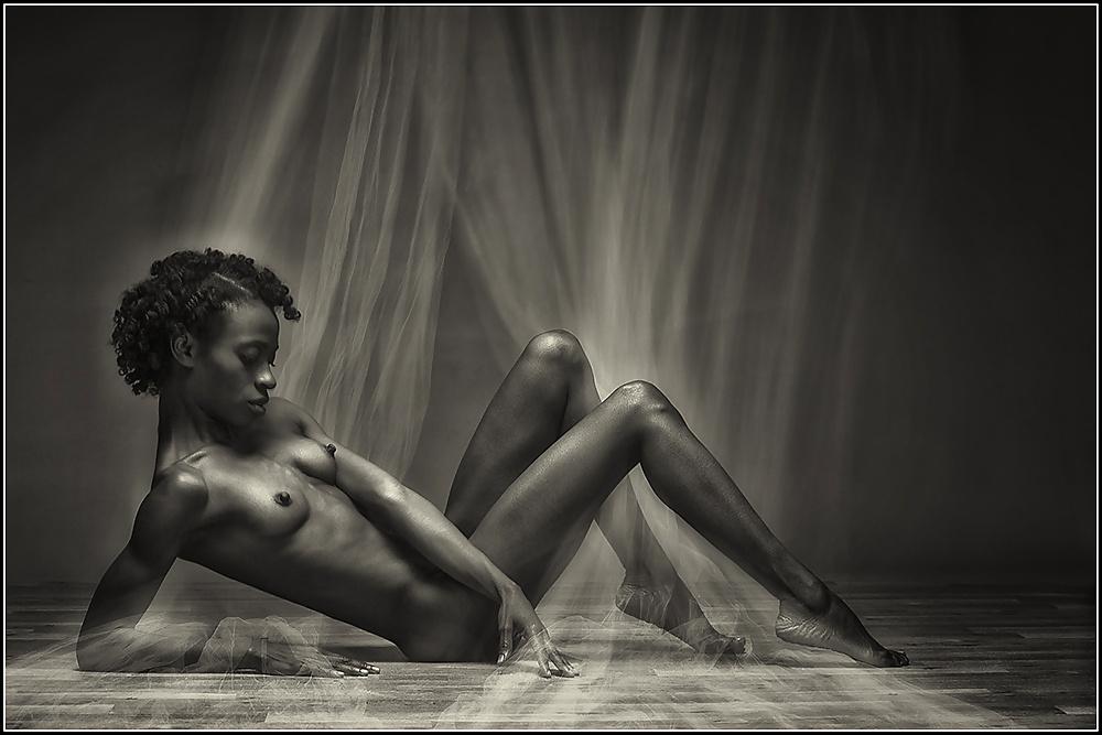 25P Ebony art pics XVII