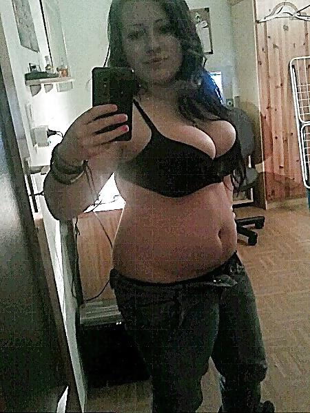 25P Chubby Selfies 2
