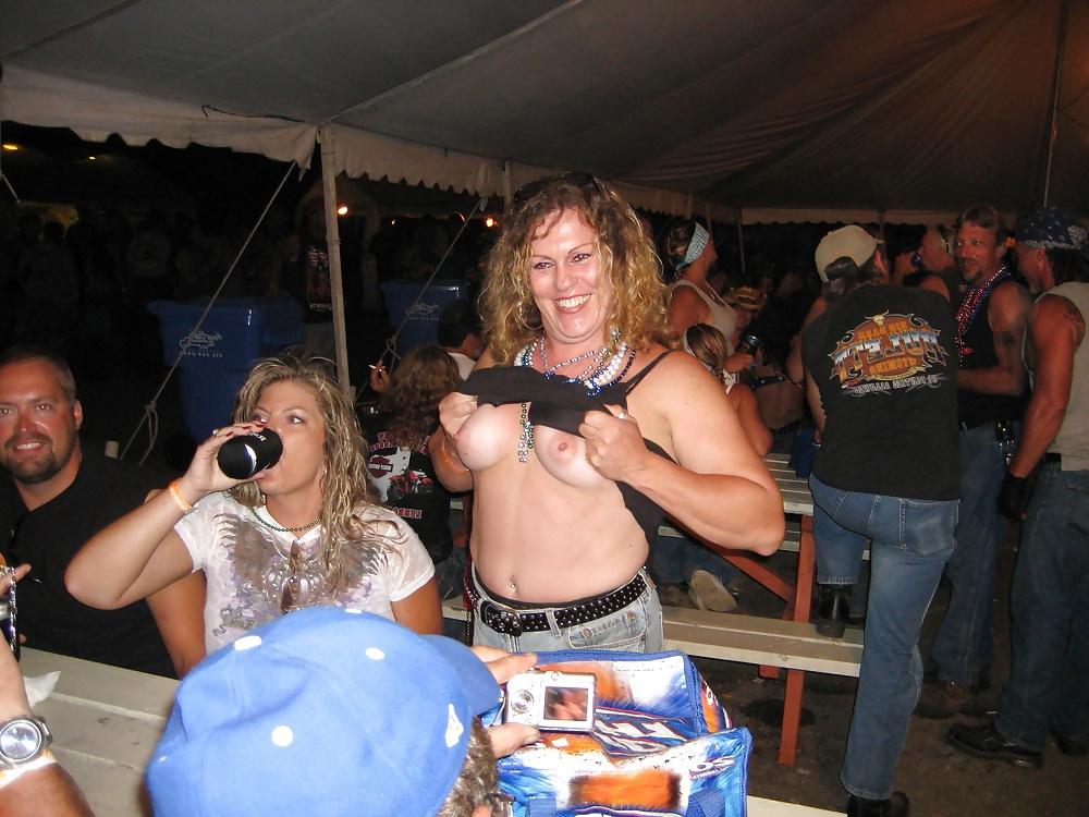 25P Flashing In Public 6