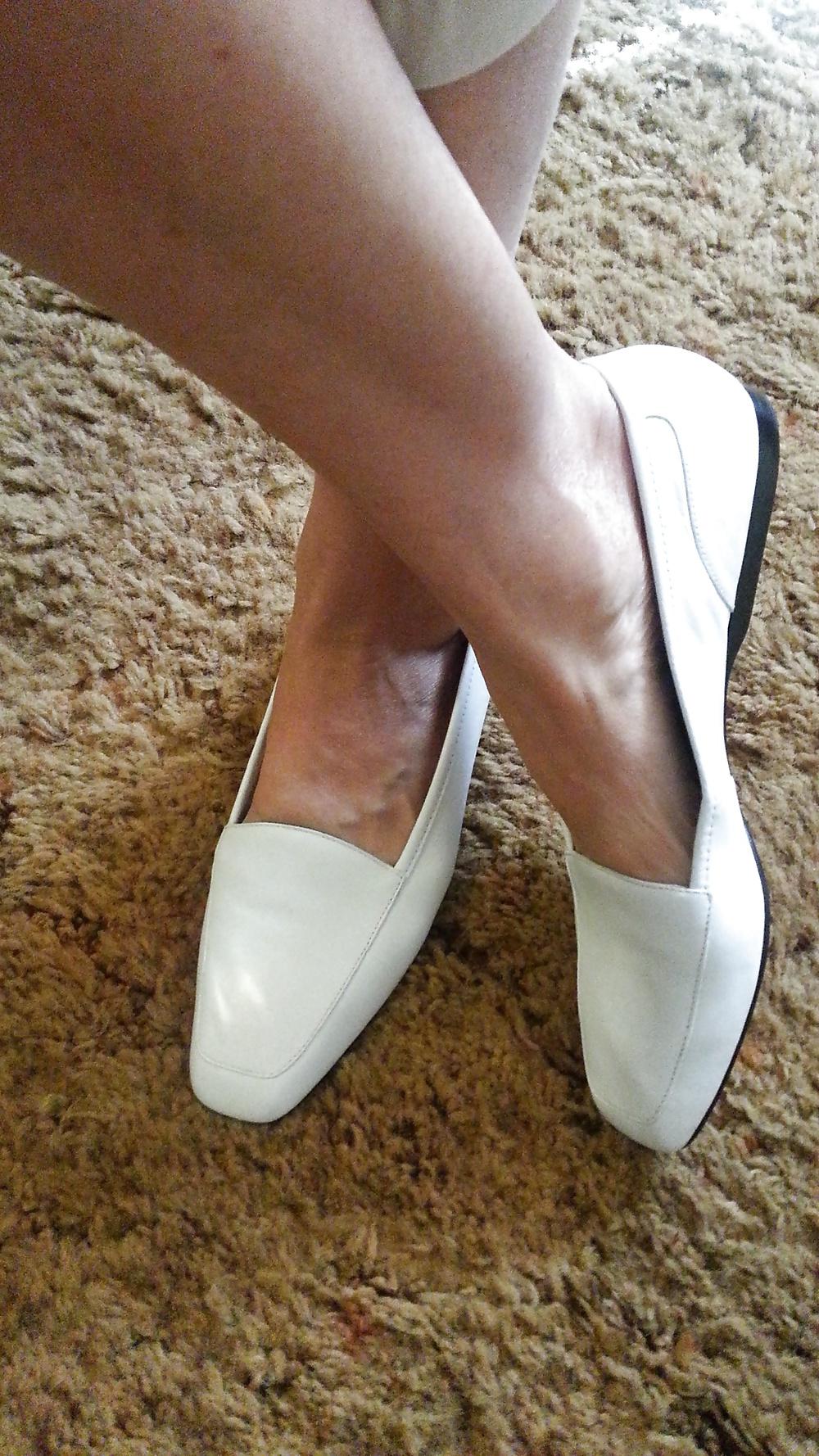 25P MATURE FEET AND SHOES