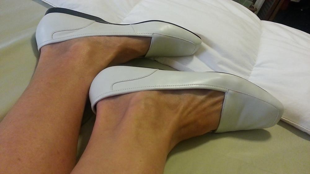 25P MATURE FEET AND SHOES