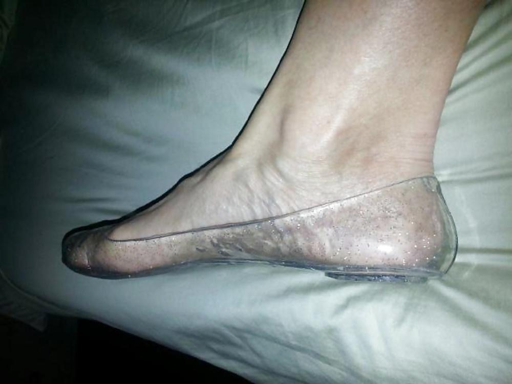 25P MATURE FEET AND SHOES