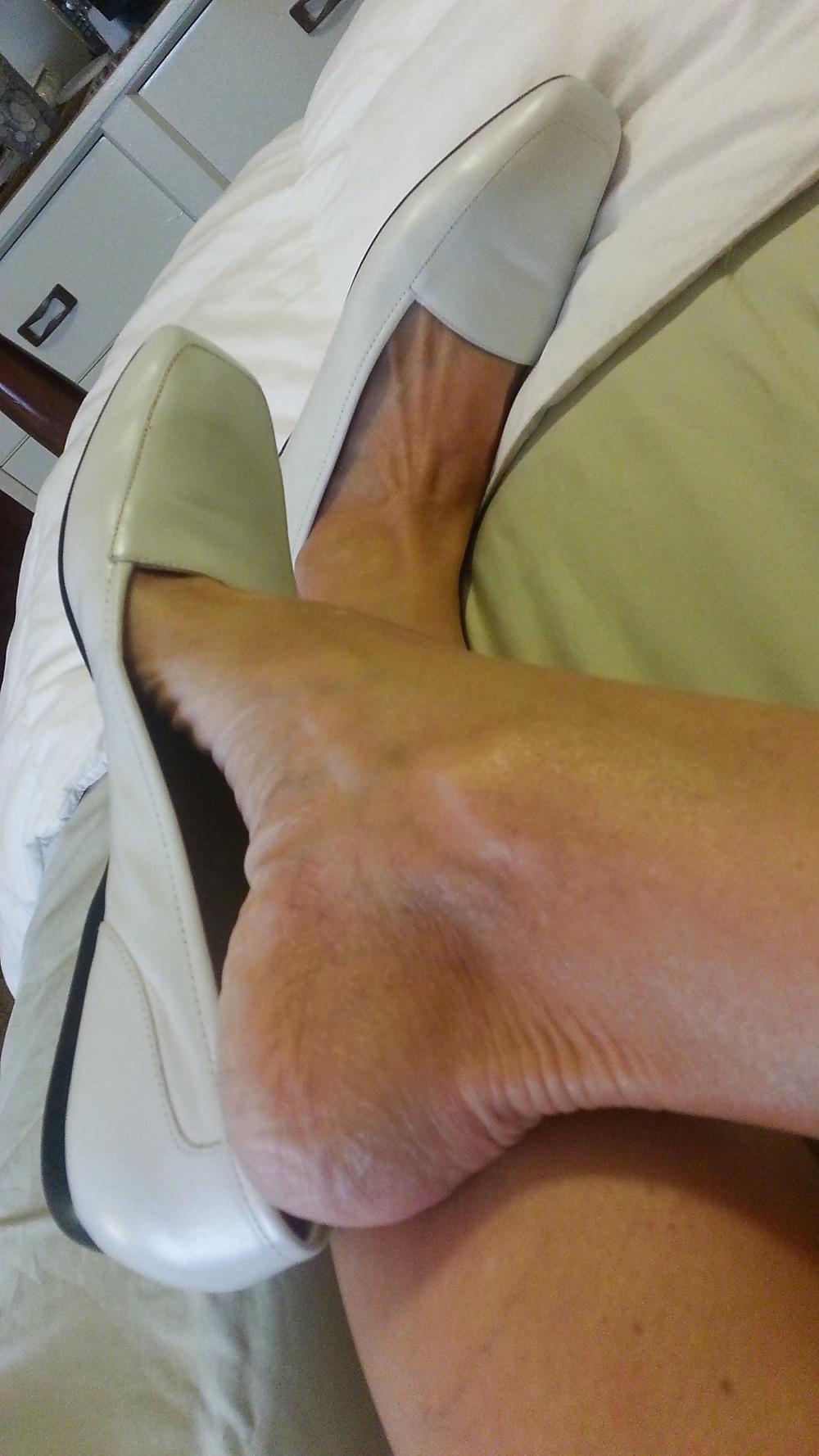 25P MATURE FEET AND SHOES