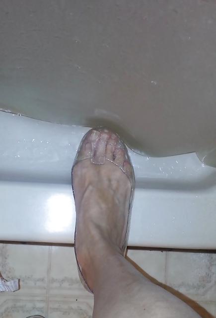 25P MATURE FEET AND SHOES