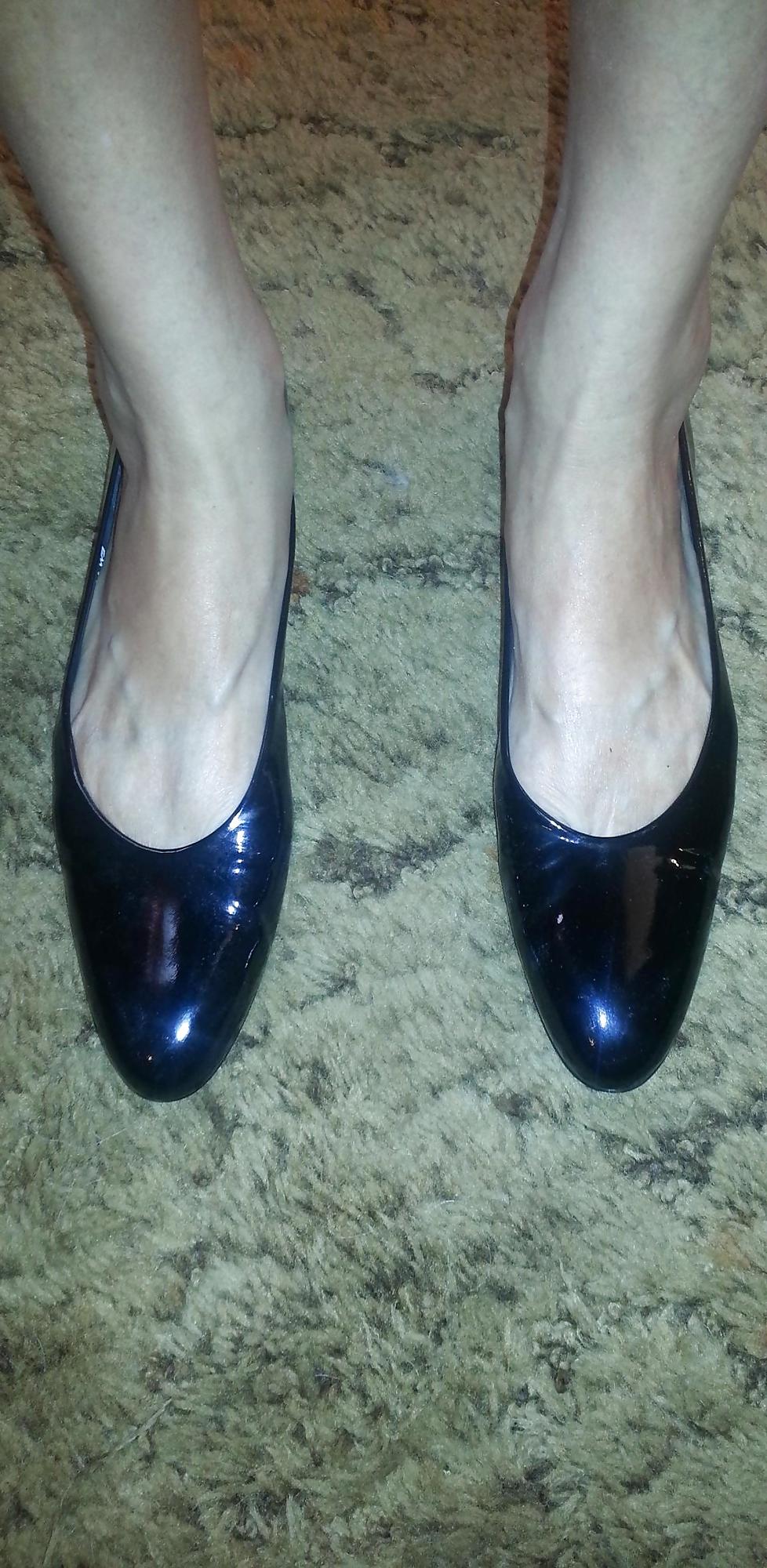 25P MATURE FEET AND SHOES