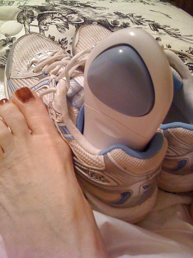 25P MATURE FEET AND SHOES