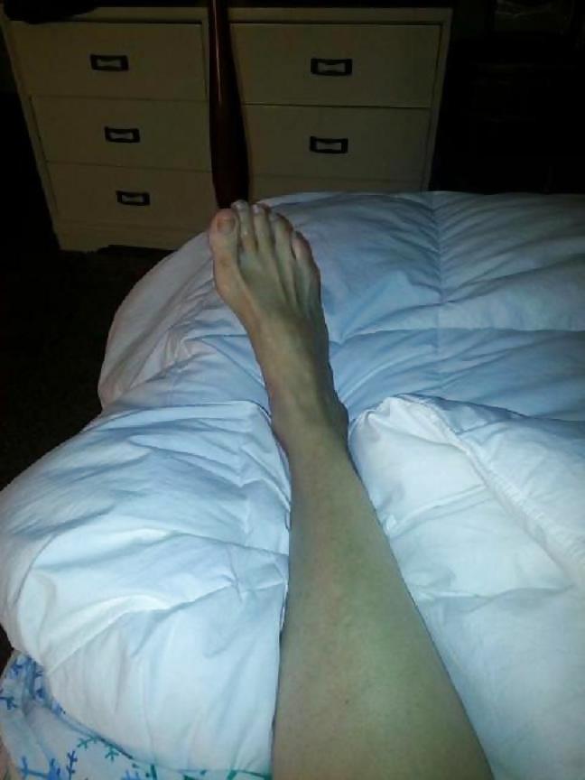 25P MATURE FEET AND SHOES